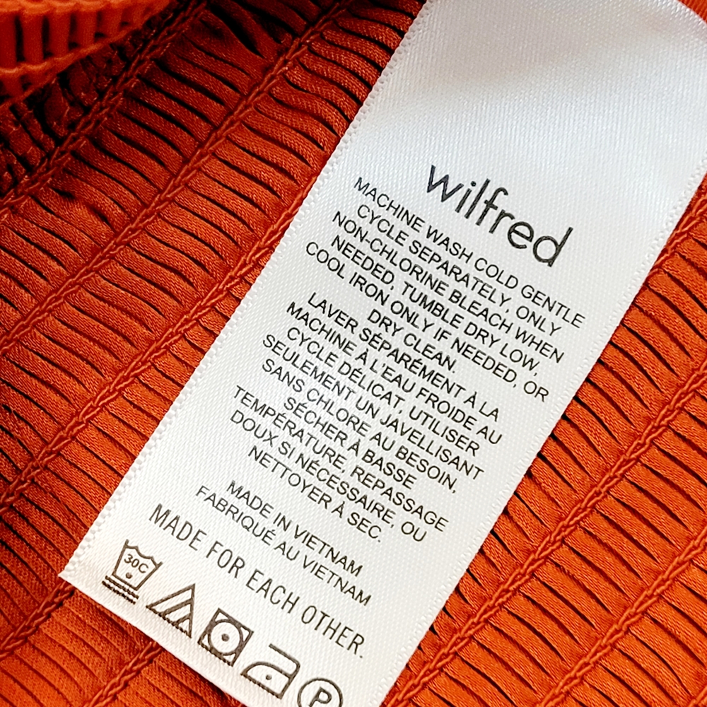 Aritzia Wilfred Wistful Blouse In Revel Red Satin Smocked Surplice Cropped Med - Picture 8 of 12